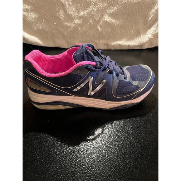 Size 9.5 - New Balance 1540v2 Blue - Picture 4 of 16